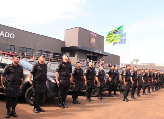 Polícia Militar desfila com nova padronização de uniforme e viatura